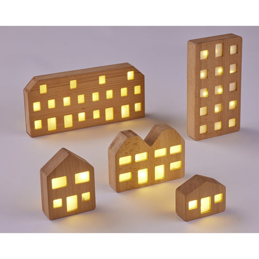 Maisons et bâtiments lumineux en bois