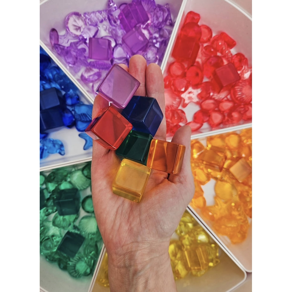 Plateau de jeu avec 100 cubes translucides