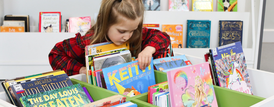 Les bacs à albums pour enfants