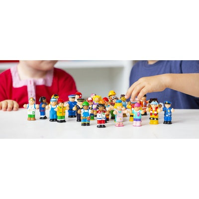 Ensemble de figurines représentant différents métiers