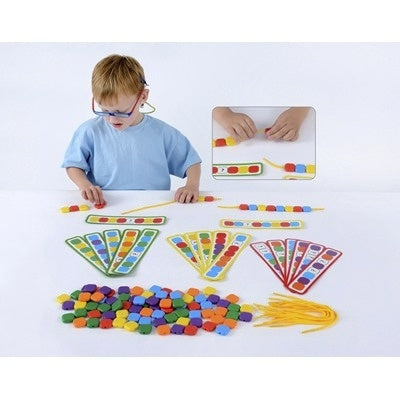 Perles à enfiler de couleurs différentes