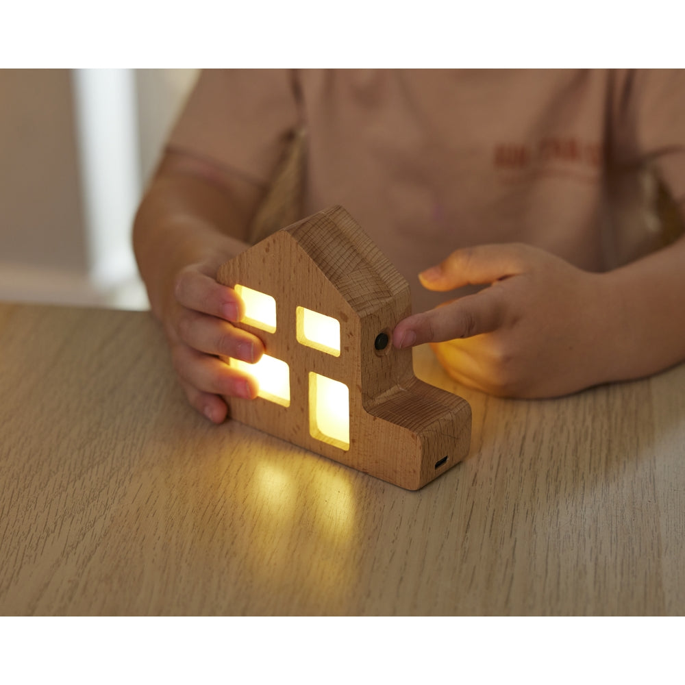 Maisons et bâtiments lumineux en bois