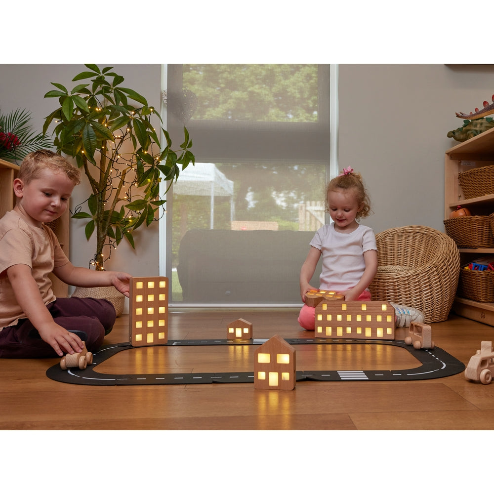 Maisons et bâtiments lumineux en bois