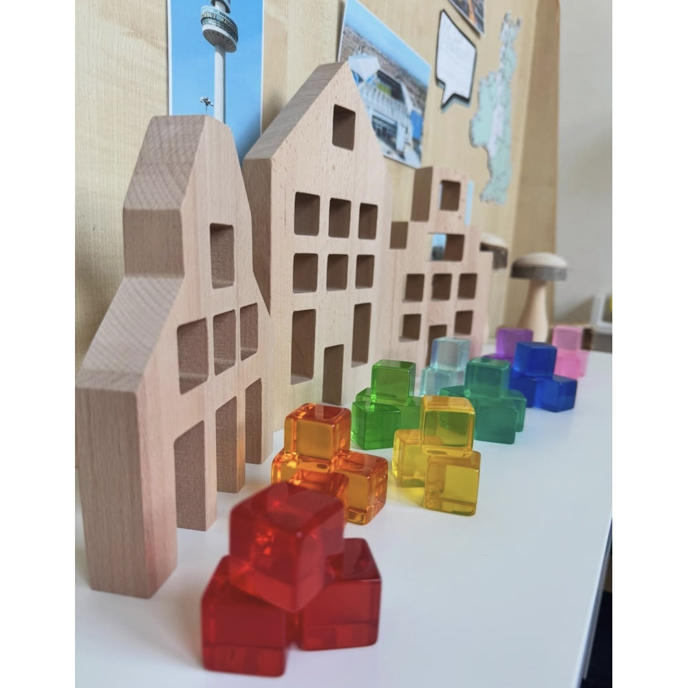 Batîments avec cubes arc-en-ciel