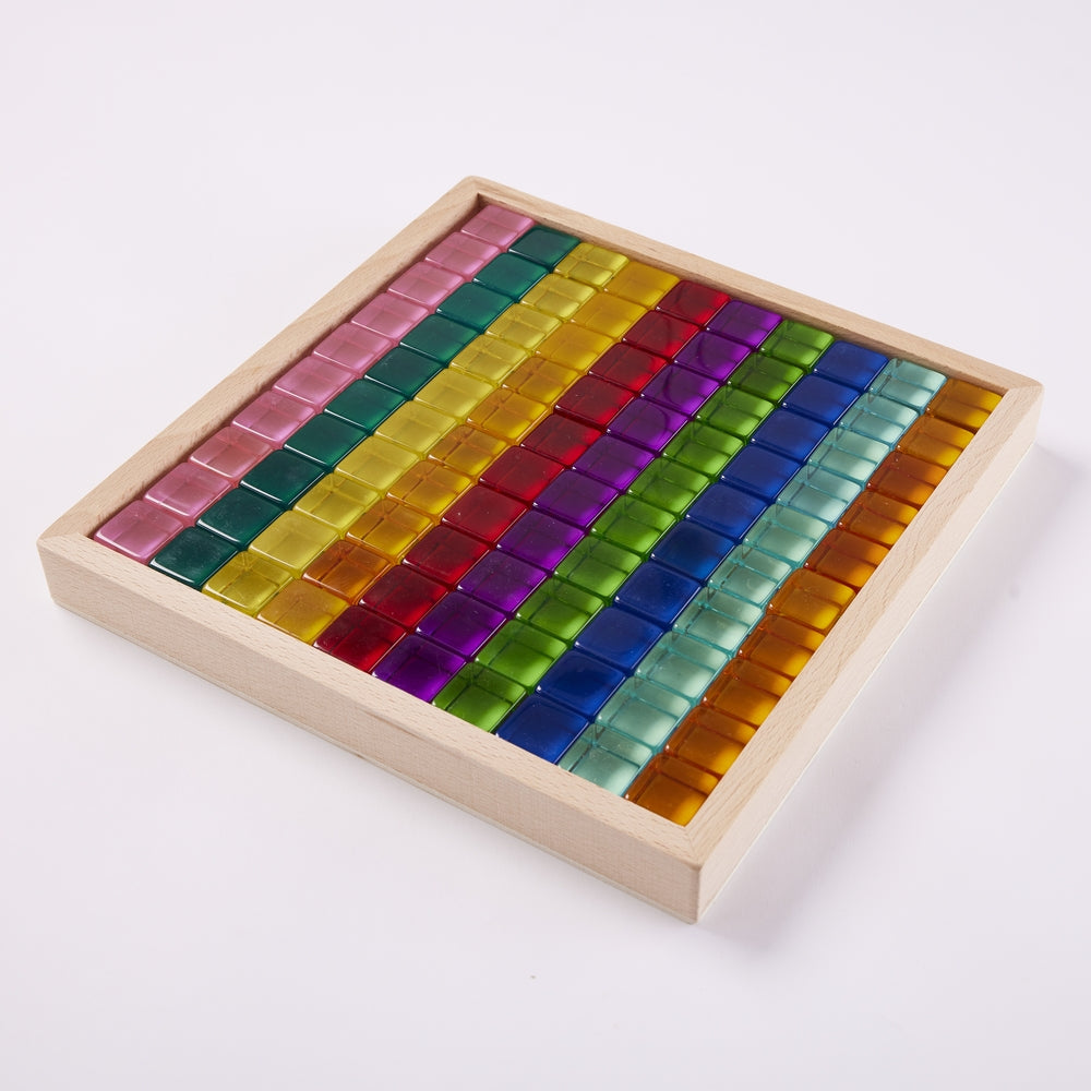 Plateau de jeu avec 100 cubes translucides