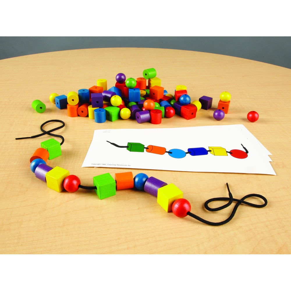 Ensemble de perles et cartes à motifs